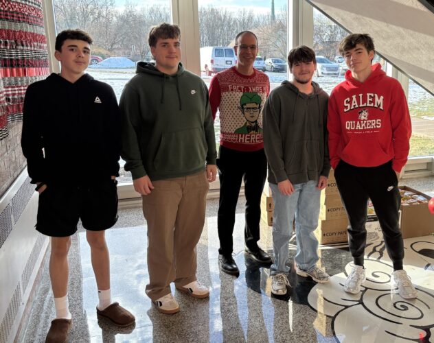 Salem students collect for community pantry